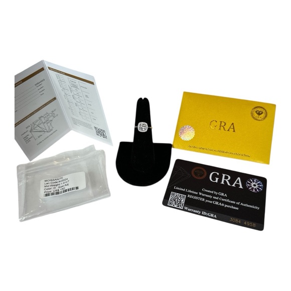 Moissanite 1.0 CT Halo Ring in Sterling Silver GRA CERTIFIED NWT - Picture 4 of 13